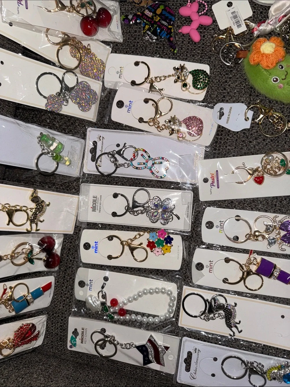 ALL OVER 80 pieces  Assorted Women's Keychains & Pouch Collection